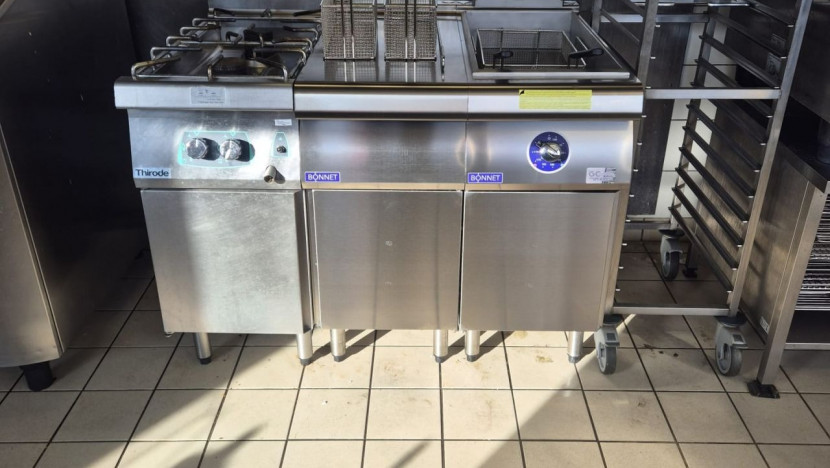 Installation d'une friteuse FR18 de marque Bonnet dans une restauration collective