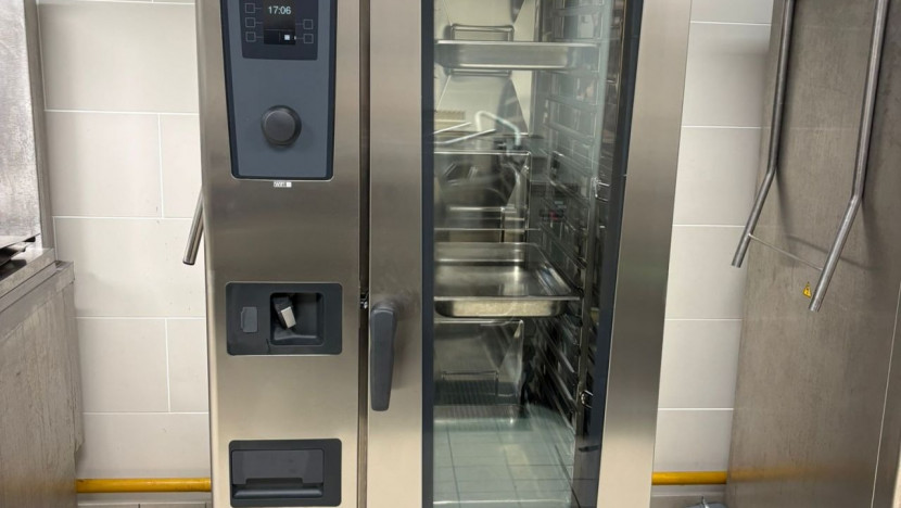 Installation d’un four mixte iCombi Classic 20 niveaux Gaz de marque Rational dans un lycée de l'Isère