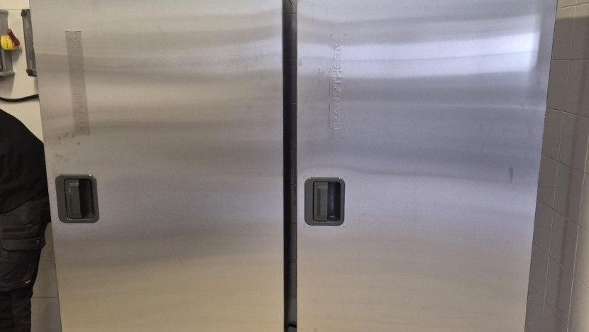 Installation de 14 fours de remise en température TRANS’THERM accompagnée d’un chariot 15GN 1/1 de marque BOURGEAT,