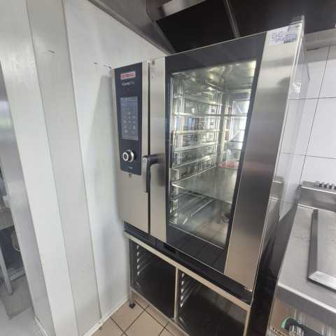Installation d'un four mixte iCombi Pro 10 niveaux de marque Rational chez un traiteur lyonnais