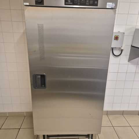 Installation de 14 fours de remise en température TRANS’THERM accompagnée d’un chariot 15GN 1/1 de marque BOURGEAT,