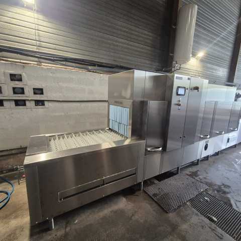 Installation d’une machine à laver à convoyeur grande capacité METOS WD-BS 550 chez MAGNER Traiteur