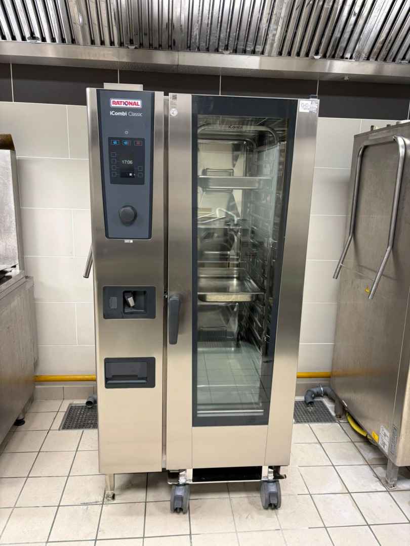 Installation d’un four mixte iCombi Classic 20 niveaux Gaz de marque Rational dans un lycée de l'Isère
