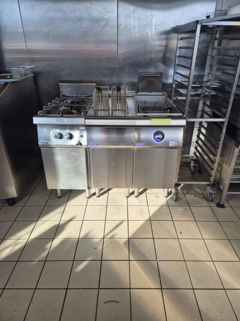 Installation d'une friteuse FR18 de marque Bonnet dans une restauration collective